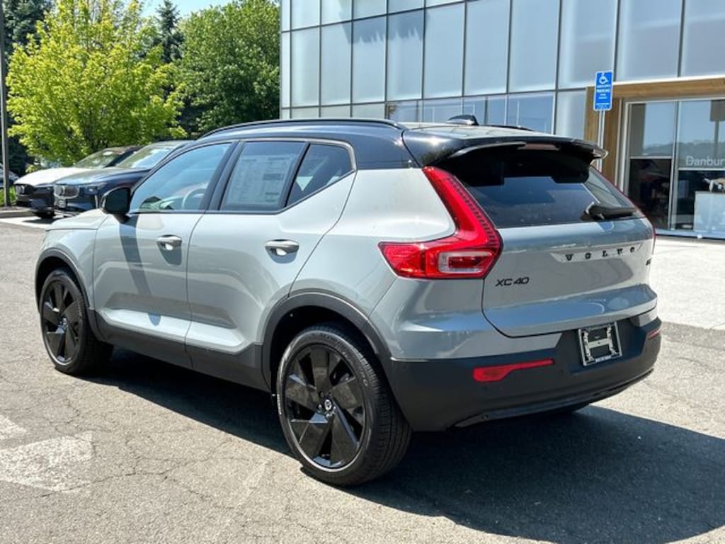 New 2026 Volvo XC40 B5 Ultra Black Edition SUV