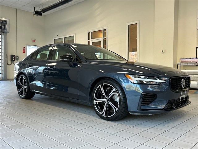 2023 Volvo S60 Plus's photo