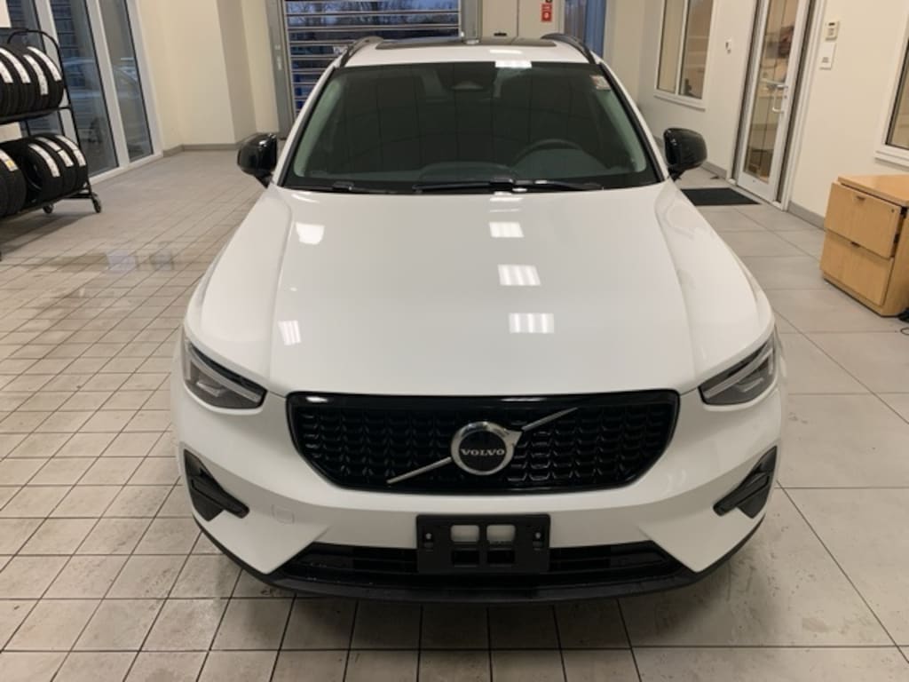 Certified 2024 Volvo XC40 B5 Core SUV