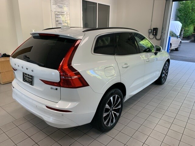 2023 Volvo XC60 B5 Core photo 3