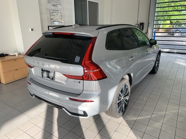 2025 Volvo XC60 B5 Plus photo 4