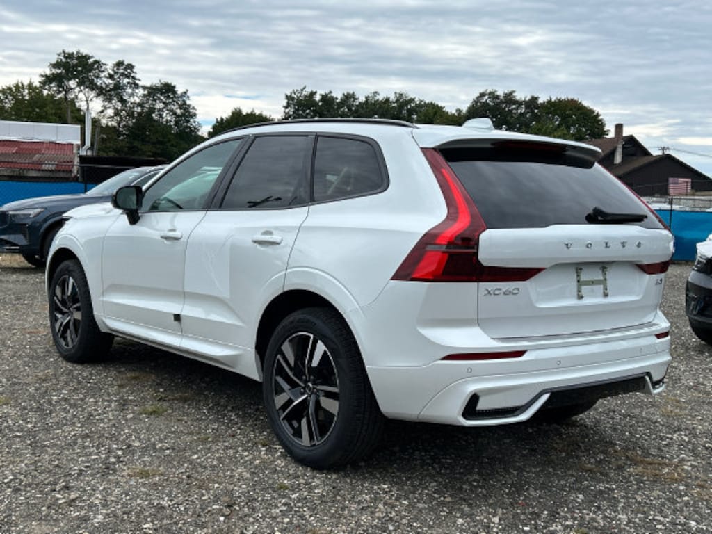 New 2027 Volvo XC60 B5 Core SUV