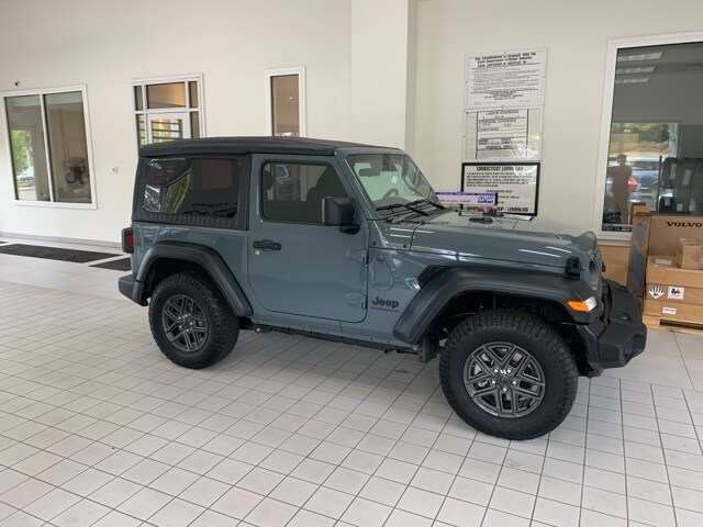 2025 Jeep Wrangler Sport S photo 4