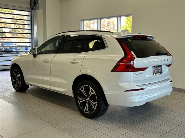 2022 Volvo XC60 B5 Momentum photo 4
