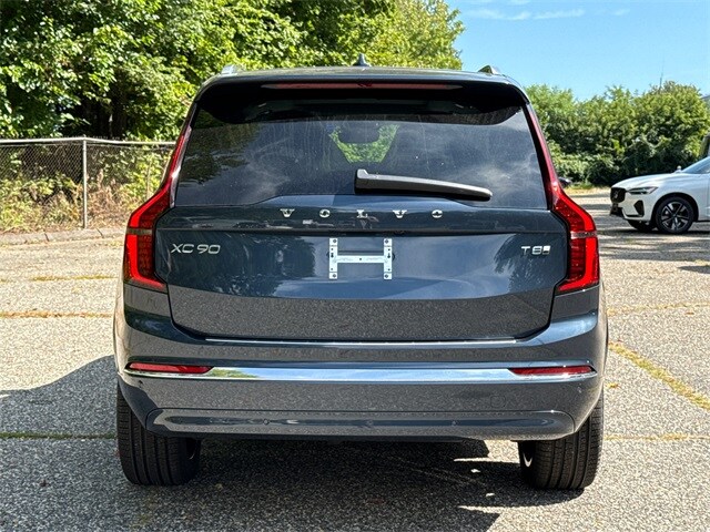 2026 Volvo XC90 T8 Plus photo 3