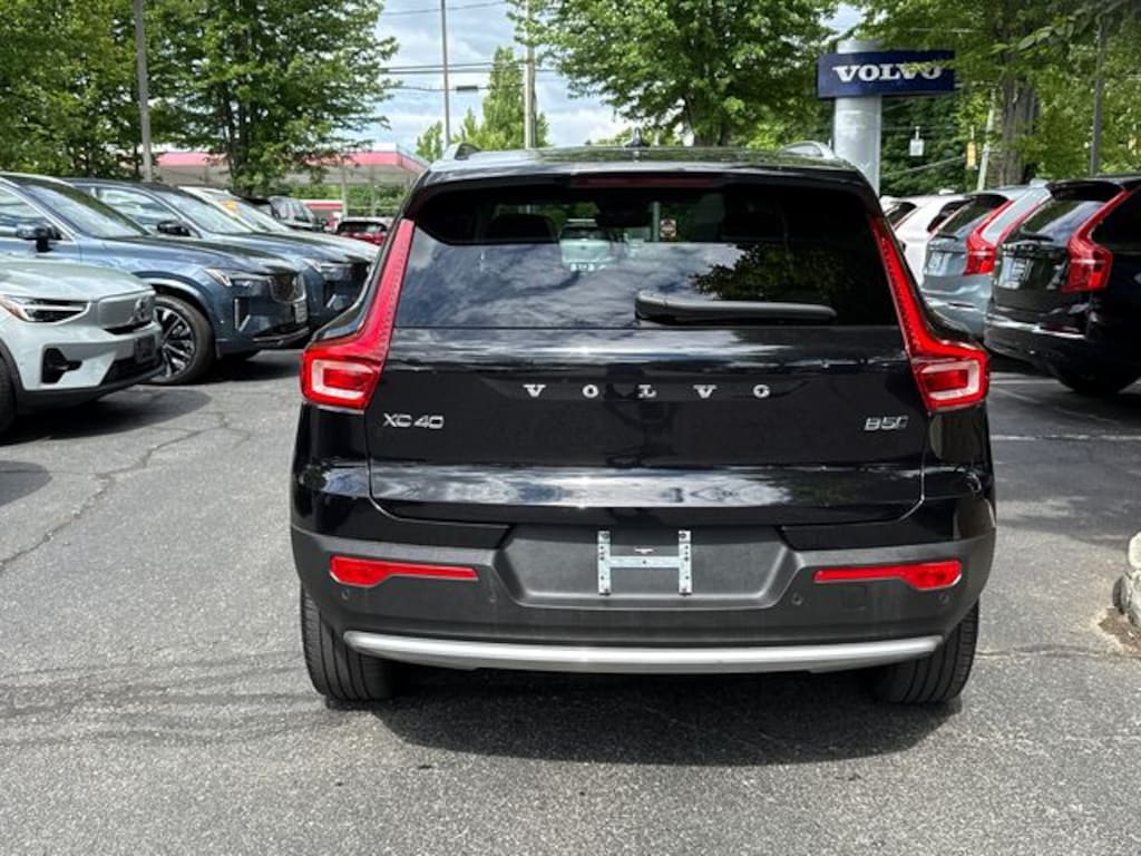 Certified 2025 Volvo XC40 B5 Plus Bright Theme SUV