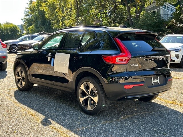 2026 Volvo XC40 Plus photo 4
