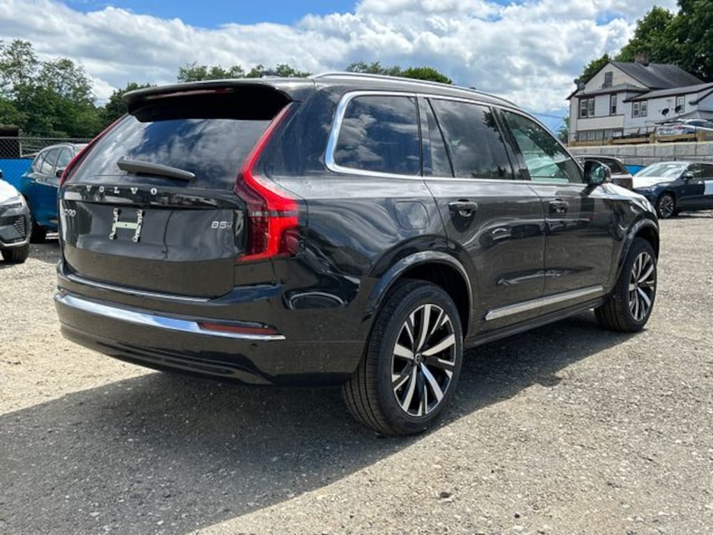 New 2026 Volvo XC90 B5 Core SUV