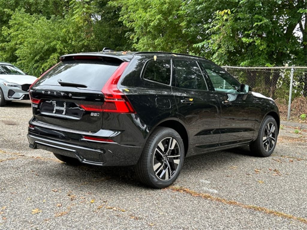 New 2026 Volvo XC60 B5 Plus SUV