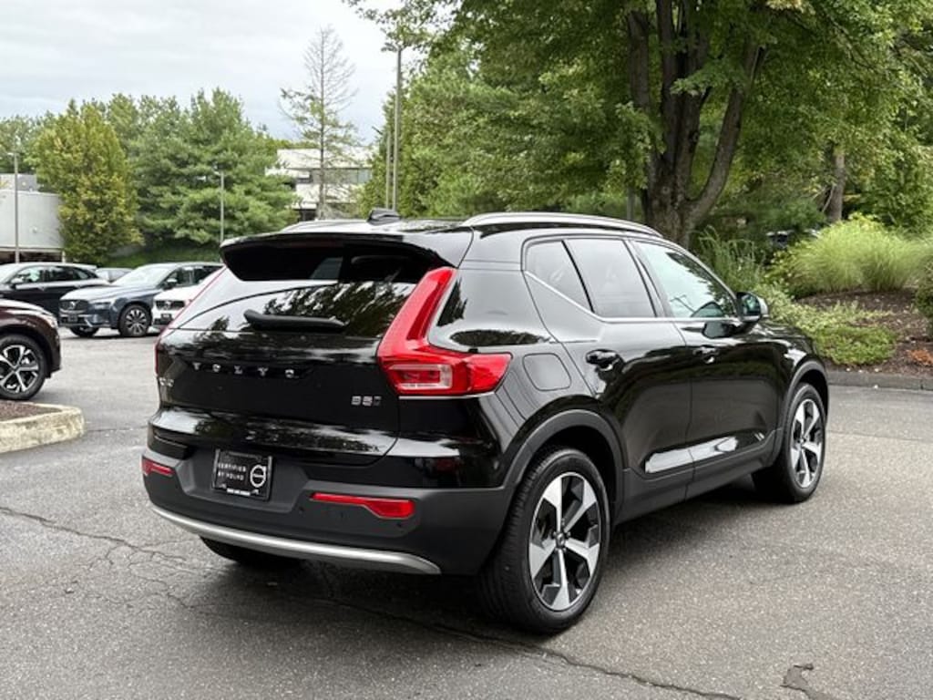 Certified 2025 Volvo XC40 B5 Core SUV