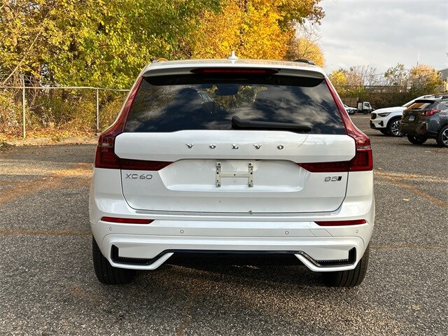2026 Volvo XC60 B5 Plus photo 3