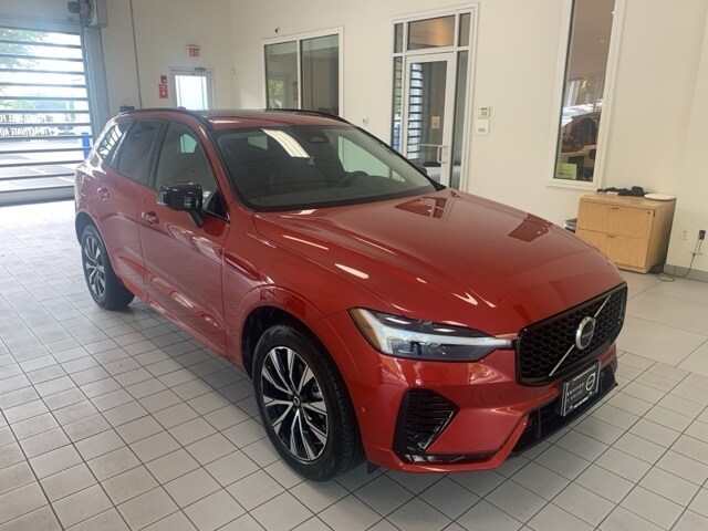 2023 Volvo XC60 B5 Plus photo 3