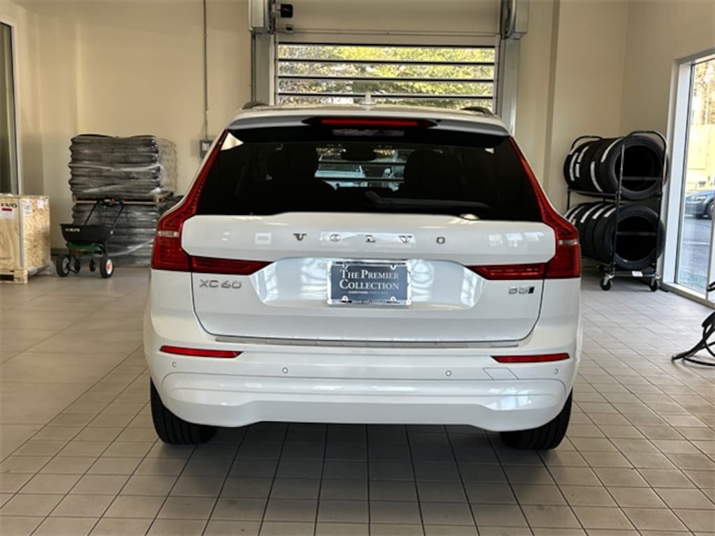 Certified 2022 Volvo XC60 B5 Momentum SUV