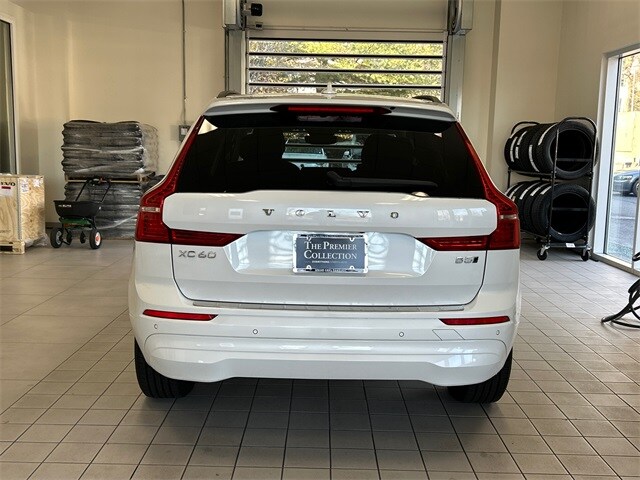 2022 Volvo XC60 B5 Momentum photo 3