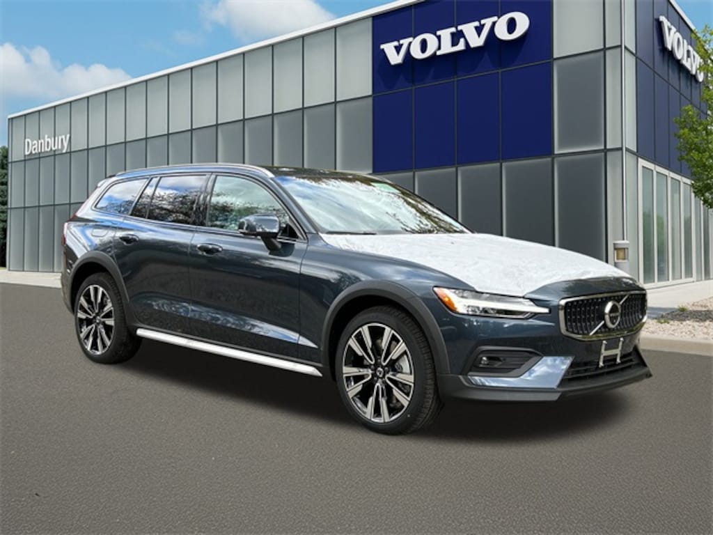 New 2026 Volvo V60 Cross Country B5 Ultra Wagon
