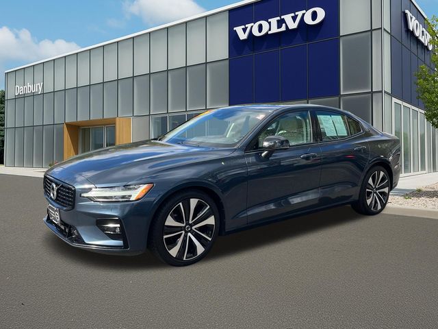 2022 Volvo S60 Momentum
