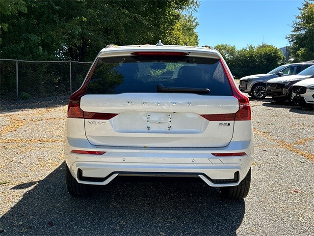 2026 Volvo XC60 B5 Plus photo 3
