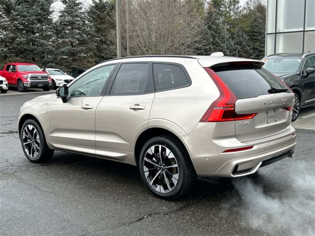 New 2026 Volvo XC60 plug-in hybrid T8 Plus SUV