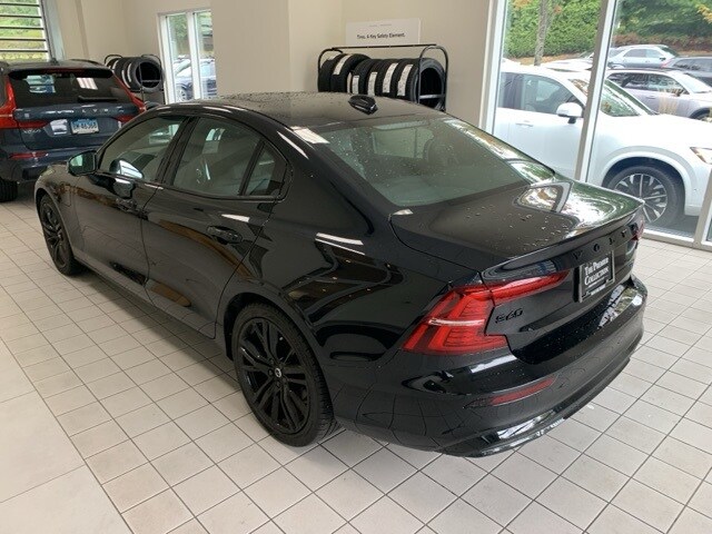 2023 Volvo S60 Recharge T8 Core Black Edition photo 4
