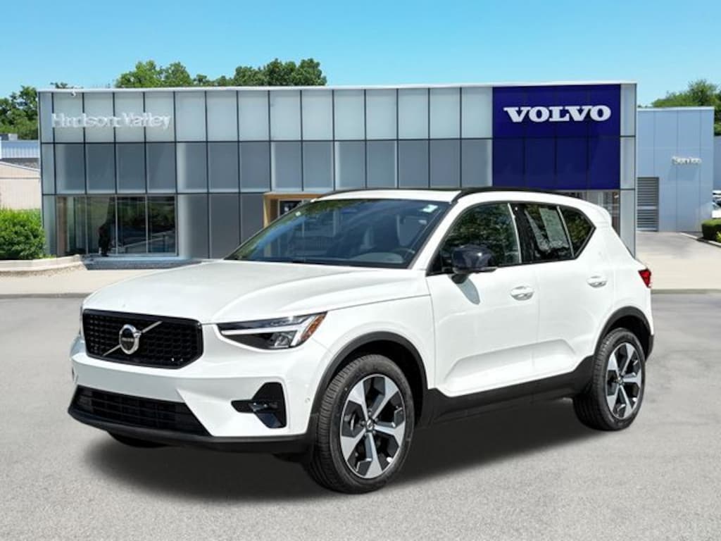 Used 2025 Volvo XC40 B5 Plus Dark Theme SUV