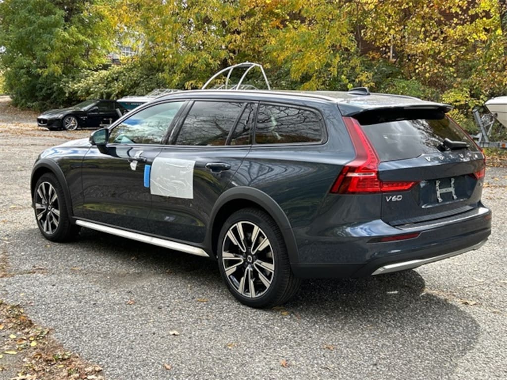 New 2026 Volvo V60 Cross Country B5 Ultra Wagon