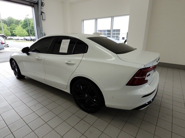 2024 Volvo S60 B5 Plus Black Edition photo 2