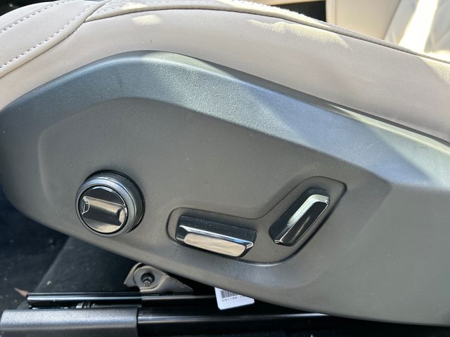 2026 Volvo XC90 Plus - Photo 11