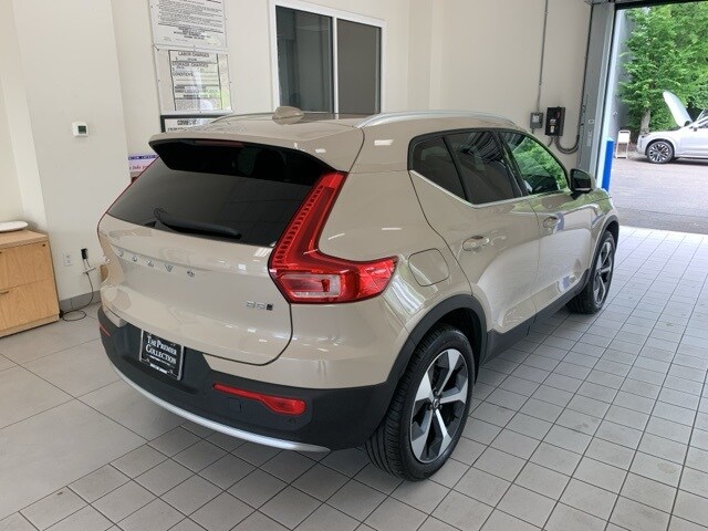 2025 Volvo XC40 Core photo 4