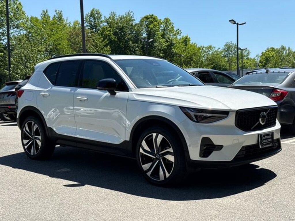 Used 2025 Volvo XC40 B5 Plus Dark Theme SUV
