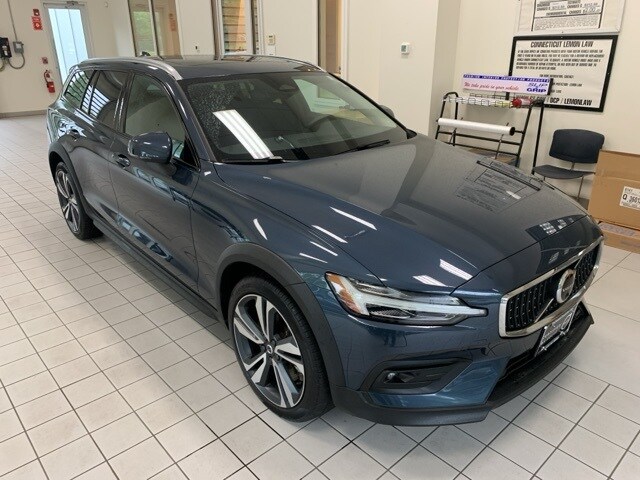 2024 Volvo V60 Cross Country B5 Plus photo 3