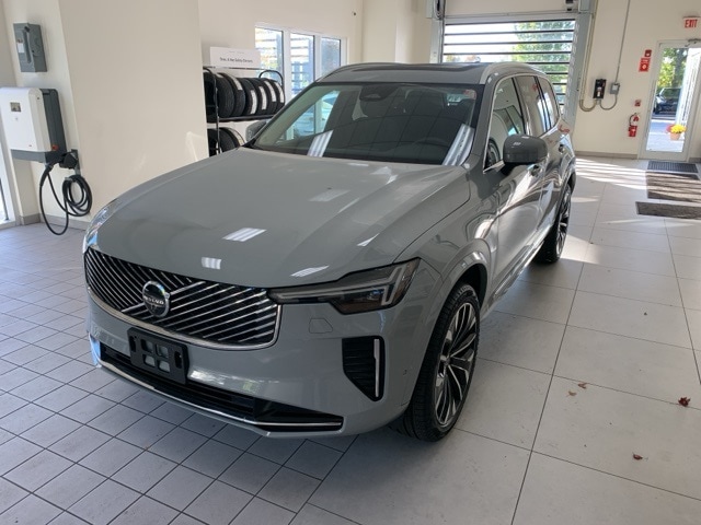 2026 Volvo XC90 Plus's photo