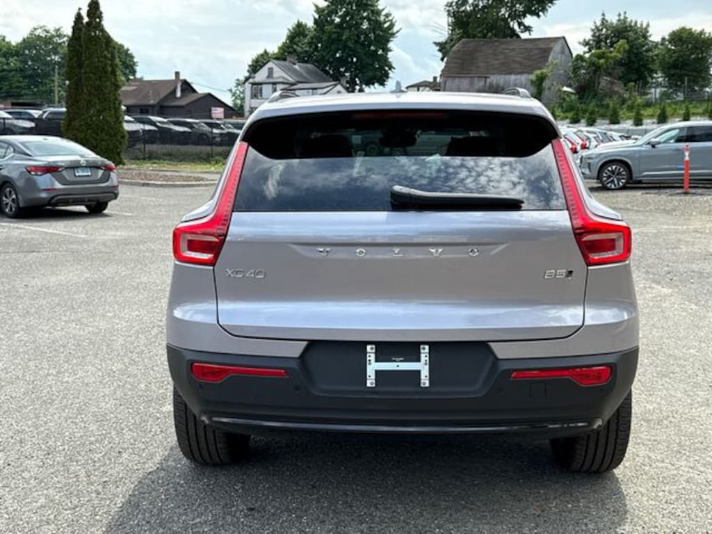 New 2026 Volvo XC40 B5 Core SUV