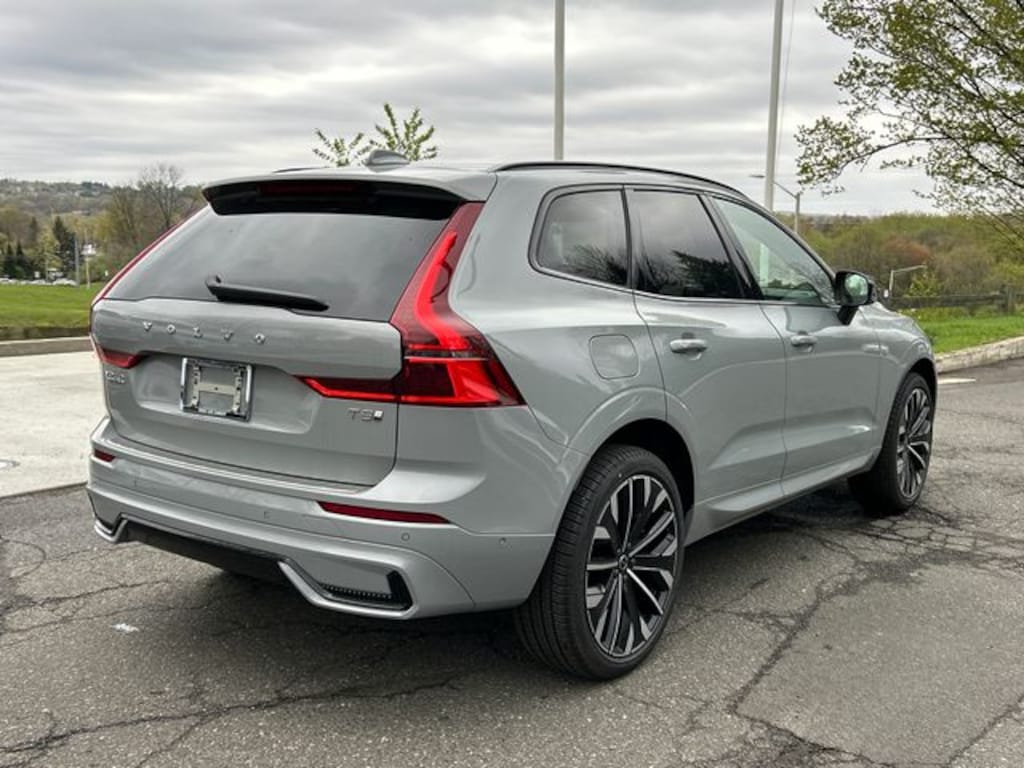 New 2026 Volvo XC60 plug-in hybrid T8 Ultra SUV