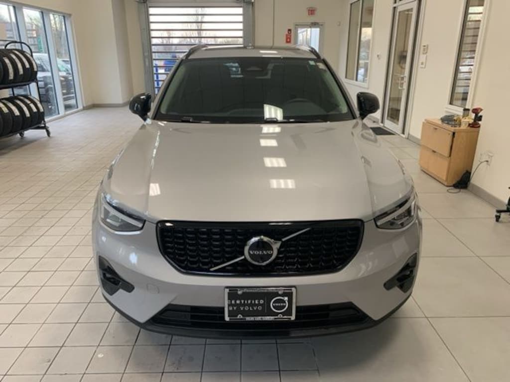 Certified 2025 Volvo XC40 B5 Plus Dark Theme SUV