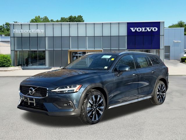 2026 Volvo V60 Cross Country B5 Ultra AWD's photo