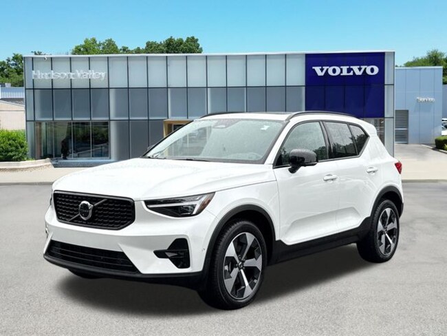 2026 Volvo XC40 B5 Plus SUV
