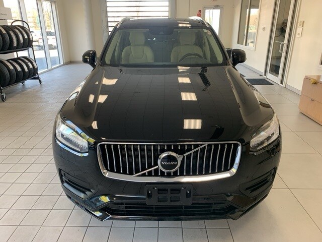 2022 Volvo XC90 T6 Momentum photo 2