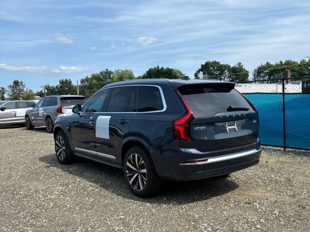 New 2026 Volvo XC90 B5 Core SUV