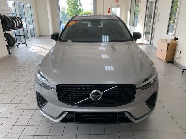 2025 Volvo XC60 B5 Plus photo 2