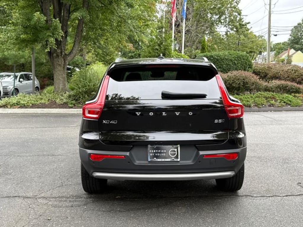 Certified 2025 Volvo XC40 B5 Core SUV