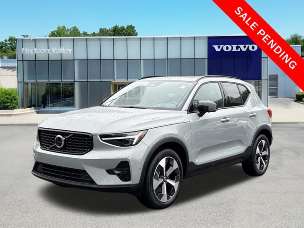 Used 2026 Volvo XC40 B5 Plus SUV