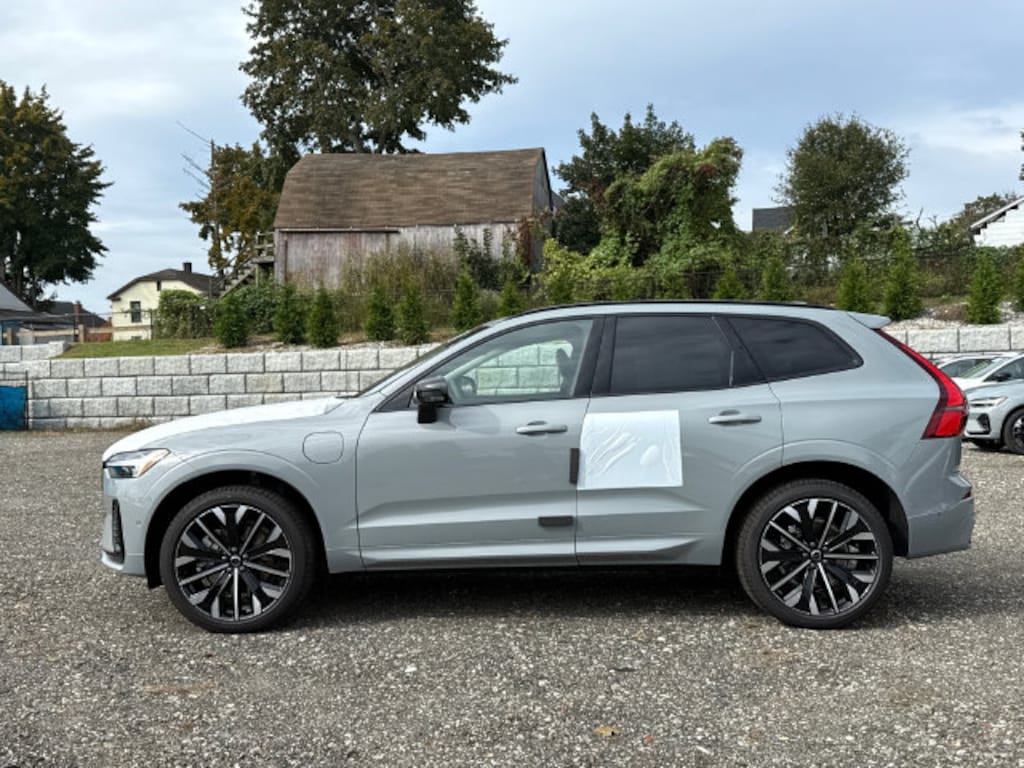 New 2027 Volvo XC60 plug-in hybrid T8 Ultra SUV