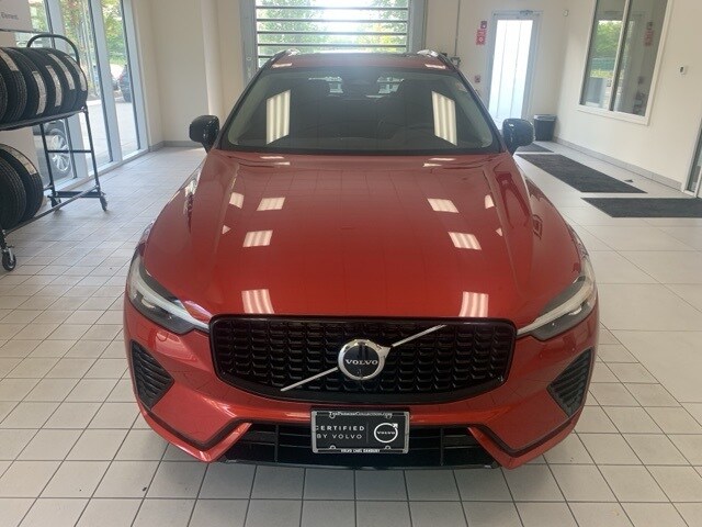 2023 Volvo XC60 B5 Plus photo 2