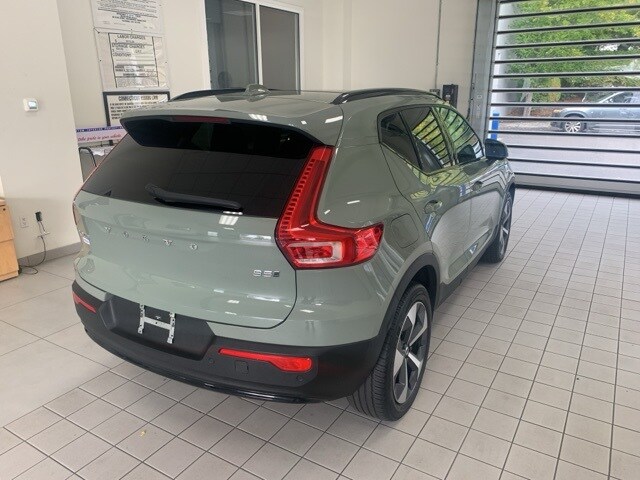 2024 Volvo XC40 Plus photo 4