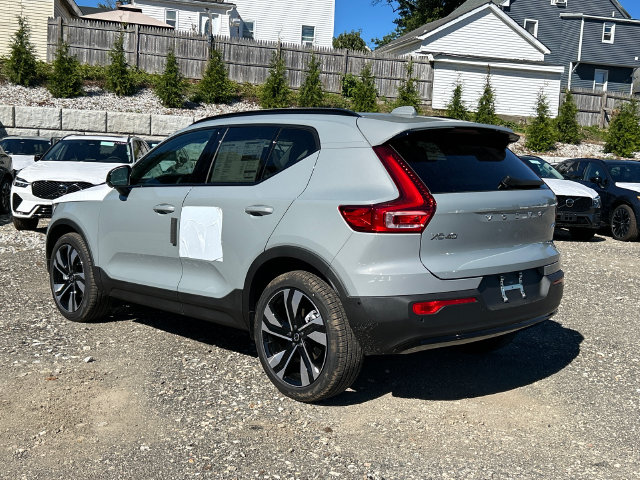 New 2026 Volvo XC40 B5 Ultra SUV