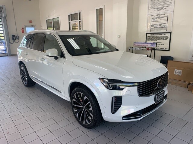 2026 Volvo XC90 Plus photo 3