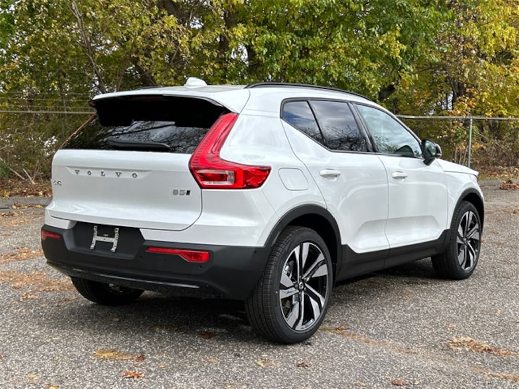 New 2026 Volvo XC40 B5 Ultra SUV
