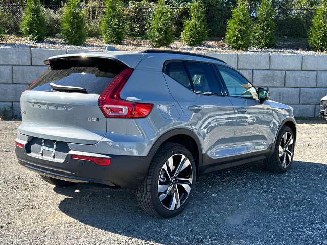 New 2026 Volvo XC40 B5 Ultra SUV