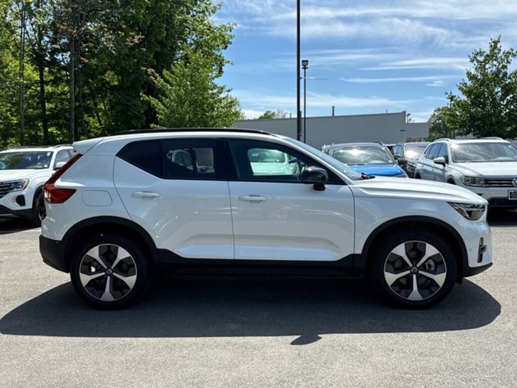 Used 2025 Volvo XC40 B5 Plus Dark Theme SUV