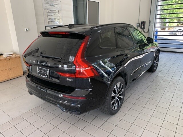 2025 Volvo XC60 B5 Plus photo 4